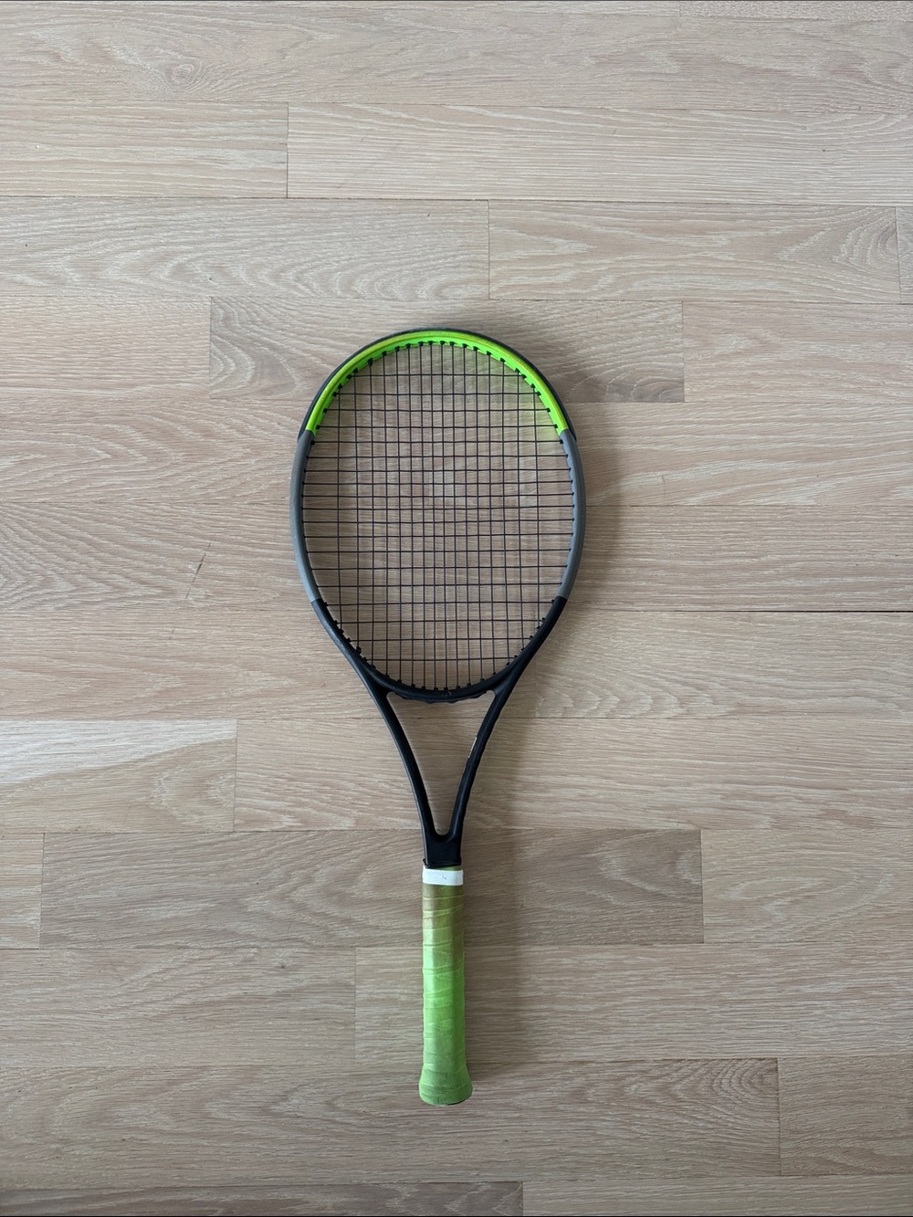 Wilson Blade Green & Black Tennis Racket - Lightweight Home Games